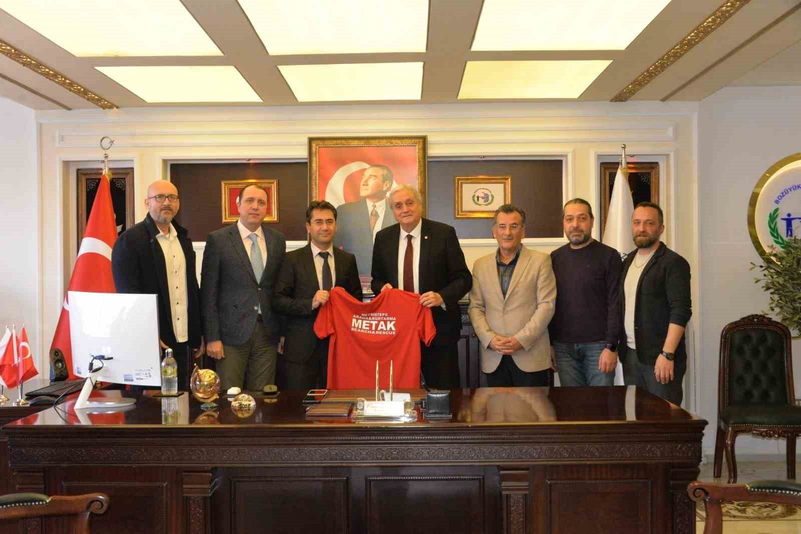 bozuyuk-haber_baskan-bakkalcioglu-metristepe-arama-ve-kurtarma-dernegini-makaminda-agirladi-0.jpg