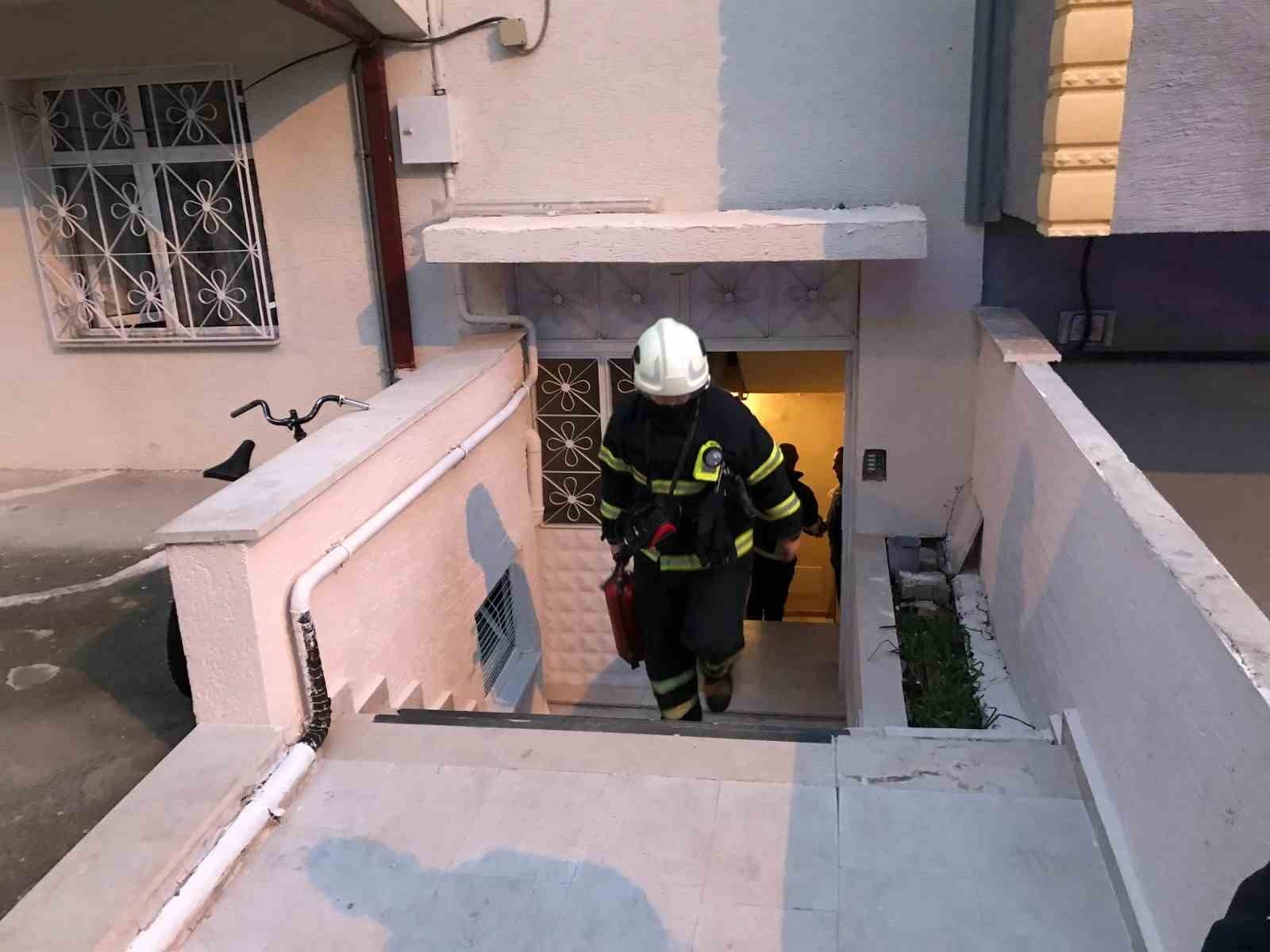 bozuyuk-haber_bilecikte-binada-cikan-yangin-endiseye-neden-oldu-0.jpg