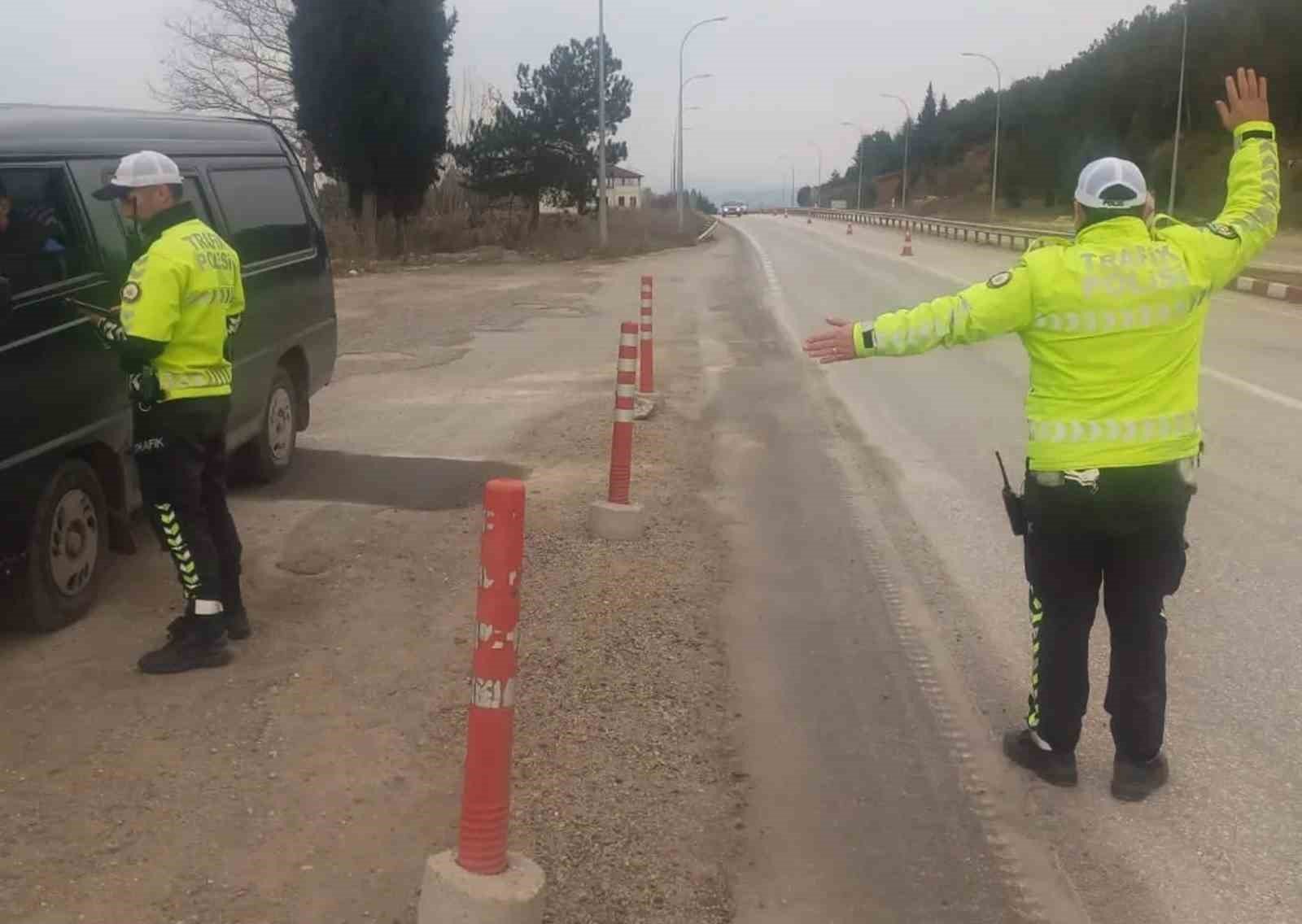 bozuyuk-haber_bilecikte-trafik-denetimleri-yilbasinda-da-suruyor-0.jpg