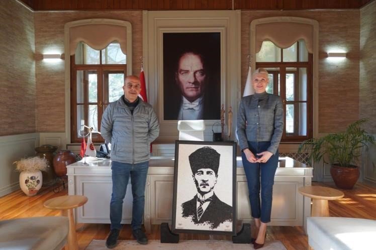 bozuyuk-haber_madenci-kadinlardan-anlamli-hediye-0.jpg