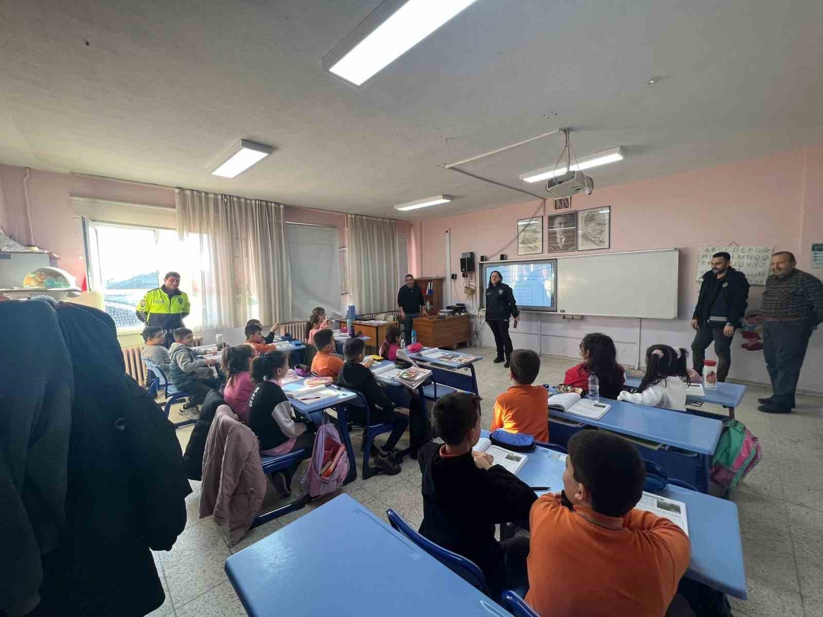 bozuyuk-haber_minik-ogrencilere-polislik-meslegi-tanitildi-0.jpg
