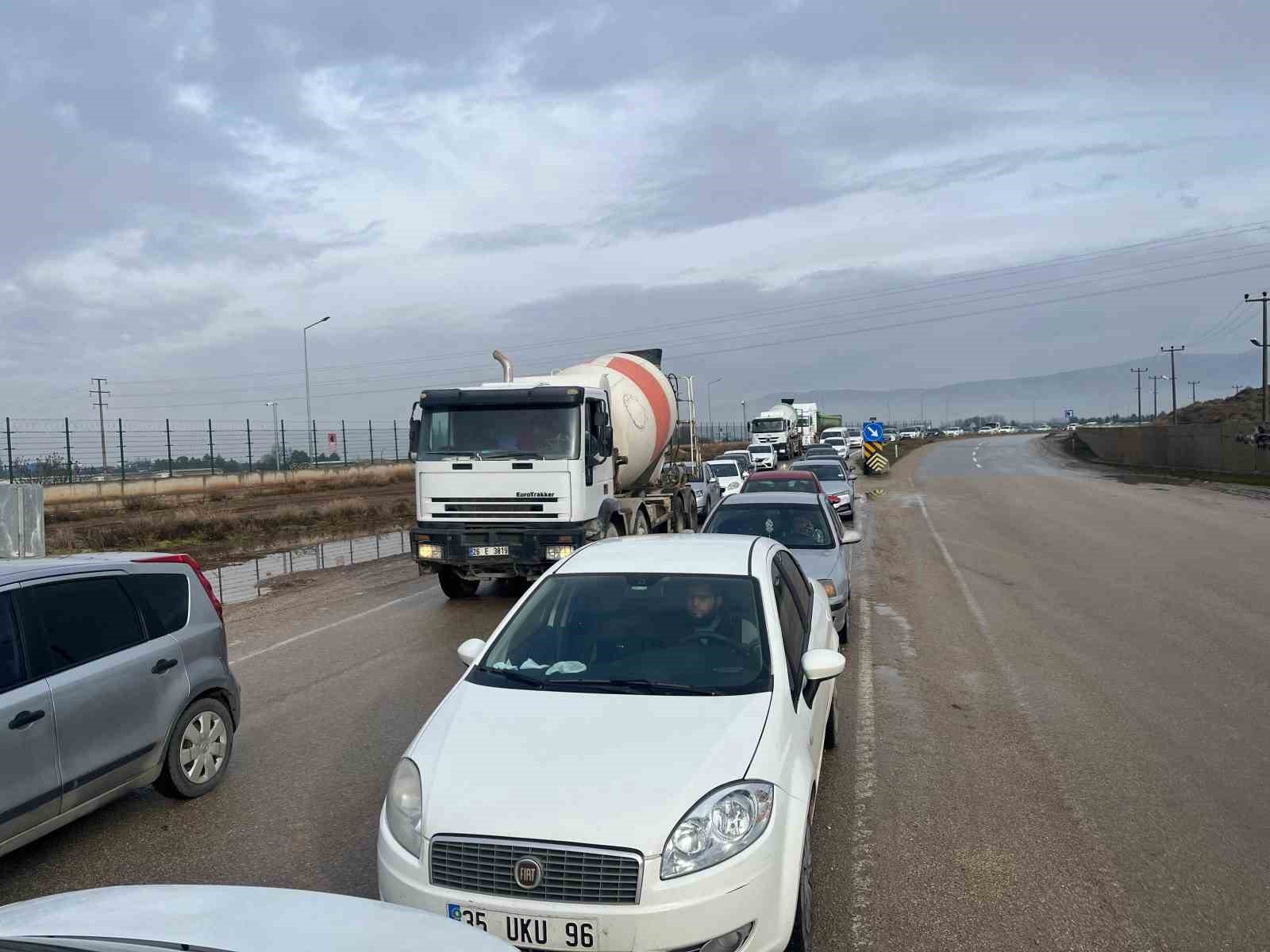 bozuyuk-haber_aof-sinavlari-yogun-trafige-sebep-oldu-0.jpg