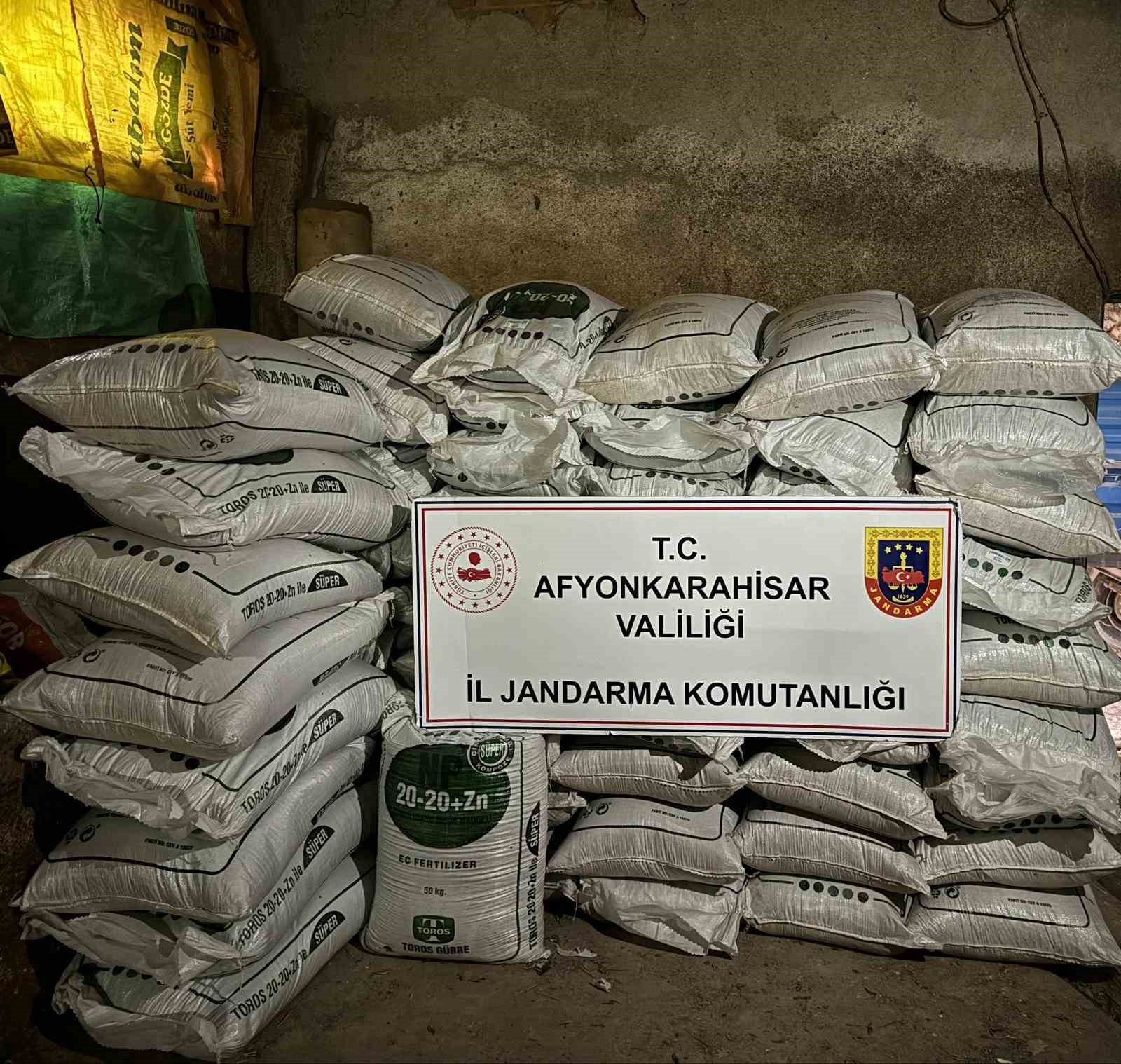 bozuyuk-haber_jandarma-barkodlari-sahte-11-ton-taban-gubresi-ele-gecirdi-0.jpg