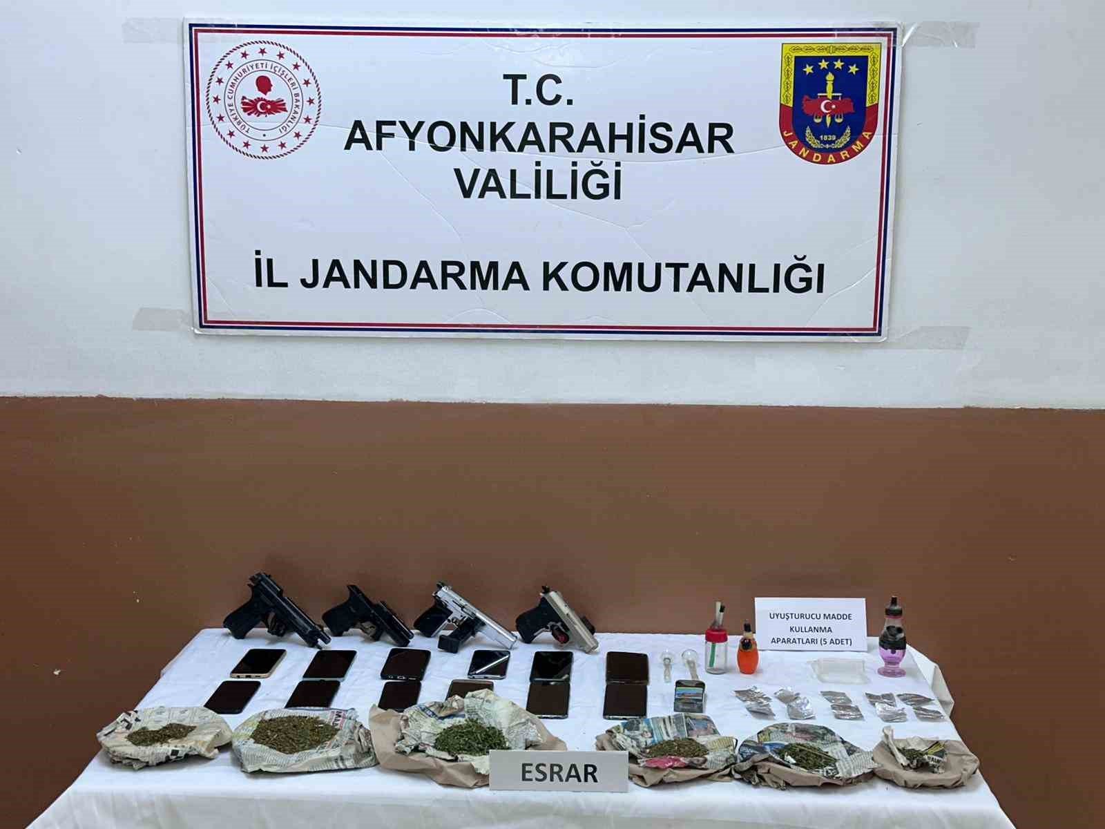 bozuyuk-haber_jandarma-metruk-eve-yaptigi-uyusturucu-baskininda-190-gram-esrar-ele-gecirdi-0.jpg