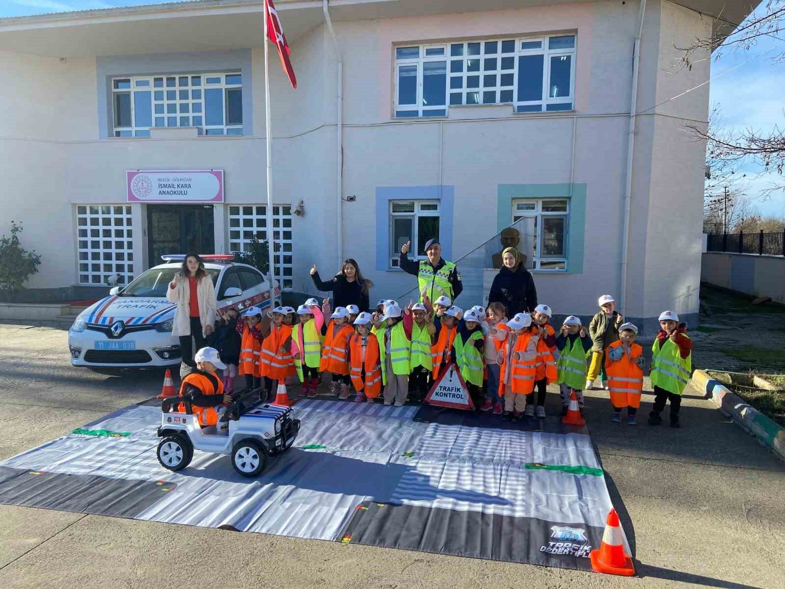 bozuyuk-haber_jandarmadan-ogrencilere-trafik-egitimleri-0.jpg