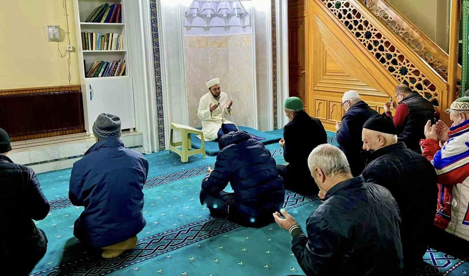 bozuyuk-haber_sabah-namazinda-bulusuyorlar-0.jpg