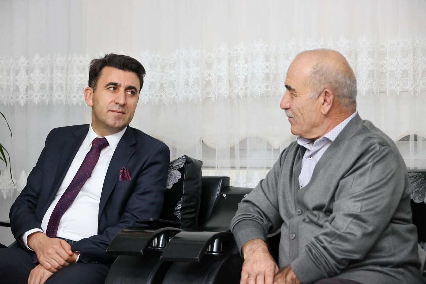 bozuyuk-haber_vefat-eden-sehit-babasinin-ailesini-ziyaret-etti-0.jpg