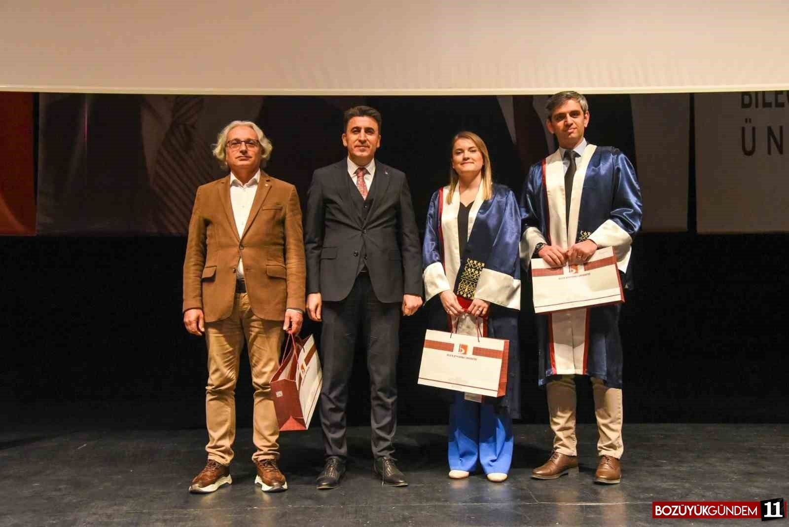 bilecik-te-akademik-cubbe-giyme-ve-odul-toreni-1295.jpg