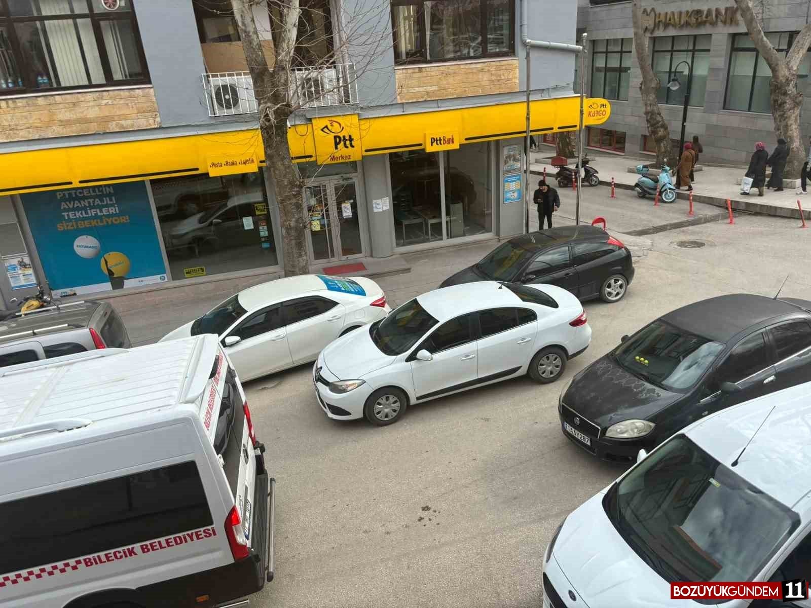 bilecik-te-duyarsiz-suruculer-trafigi-kilitlemeye-devam-ediyor-519.jpg