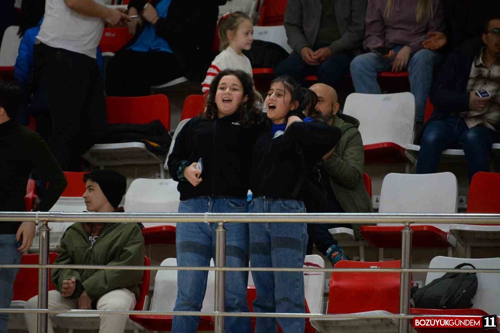 bozuyuk-belediyesi-egitim-ve-spor-kulubu-voleybol-takimi-yari-finale-yukseldi-151.jpg