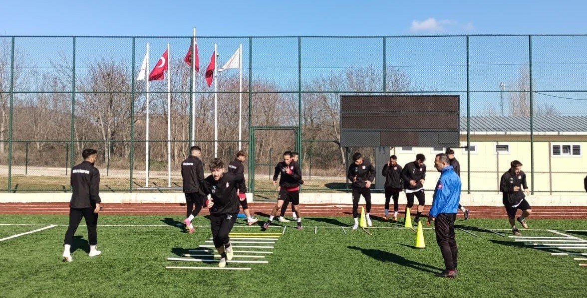 bozuyuk-haber_1969-bilecik-spor-kulubu-zorlu-tire-macinin-hazirliklarini-tamamladi-0.jpg