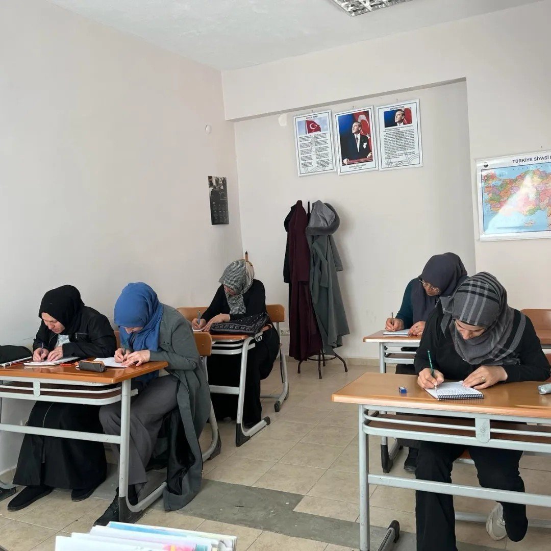 bozuyuk-haber_her-yas-icin-okuma-yazma-egitimi-halk-egitimde-0.jpg