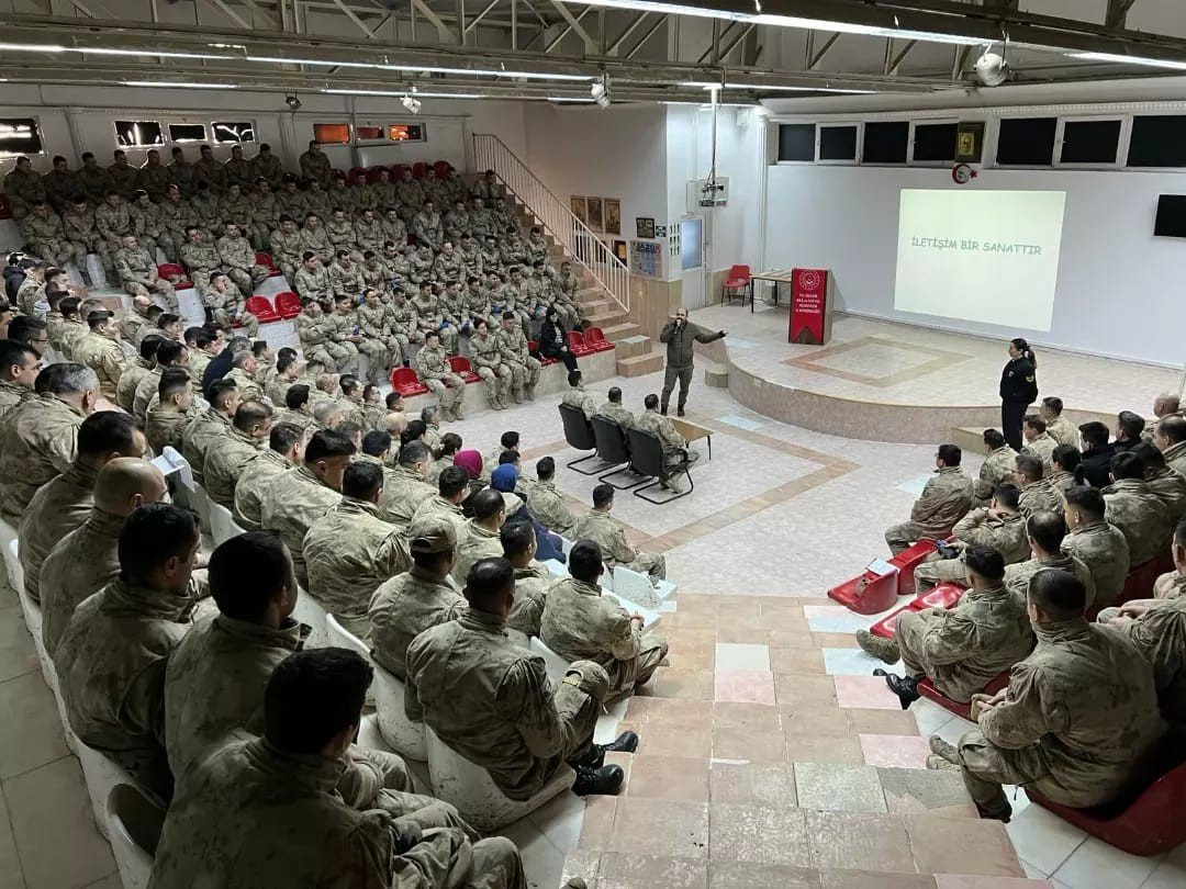 bozuyuk-haber_jandarma-egitim-alay-komutanliginda-aile-egitimi-ve-iletisimi-icra-edildi-0.jpg