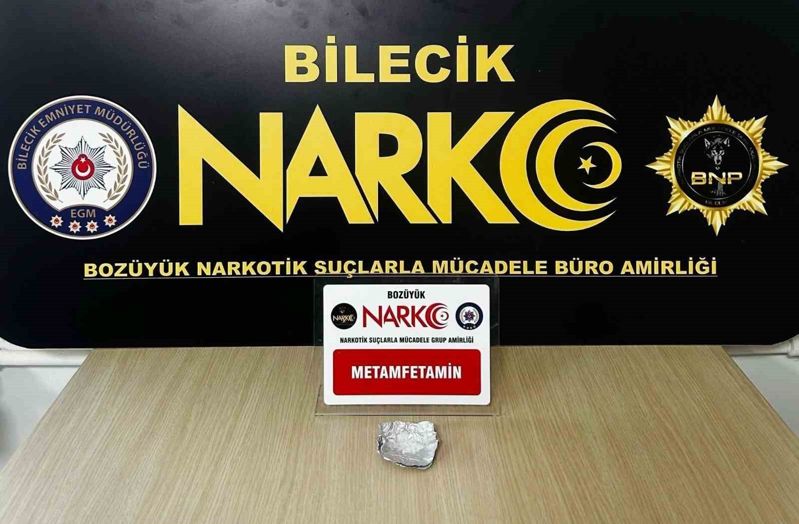 bozuyuk-haber_sehirlerarasi-otobus-yolculugunda-uyusturucu-alarmi-ekipleri-harekete-gecirdi-0.jpg