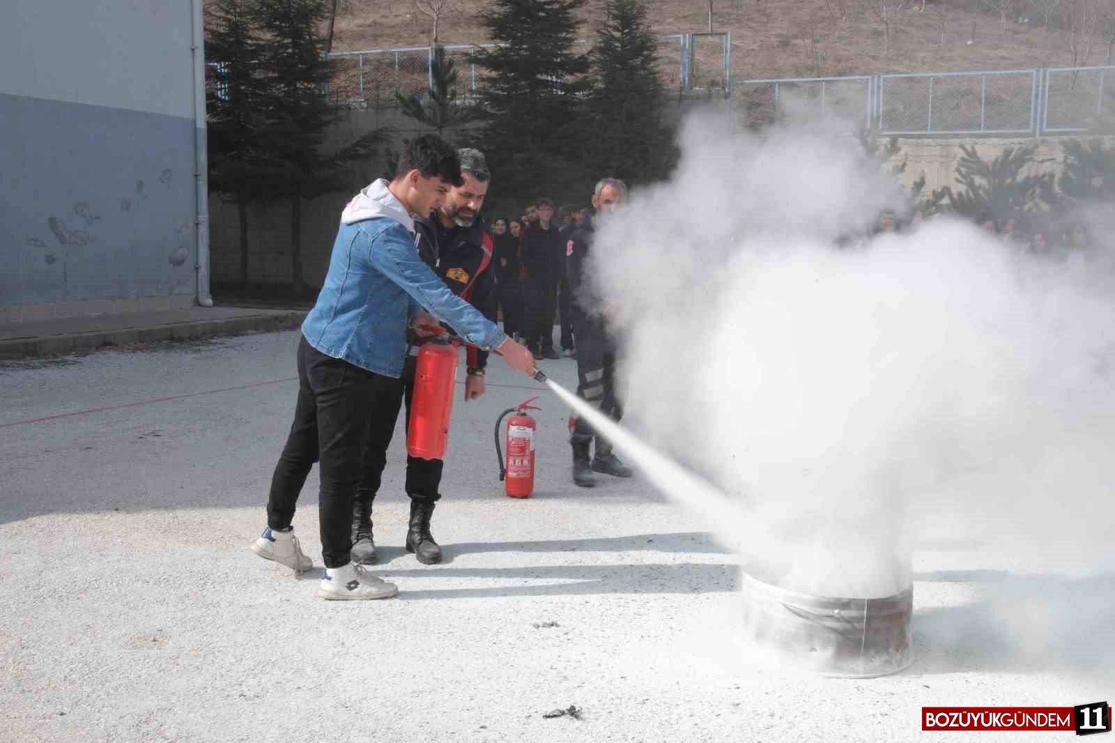 bozuyuk-te-lise-ogrencilerine-yangin-egitimi-1161.jpg