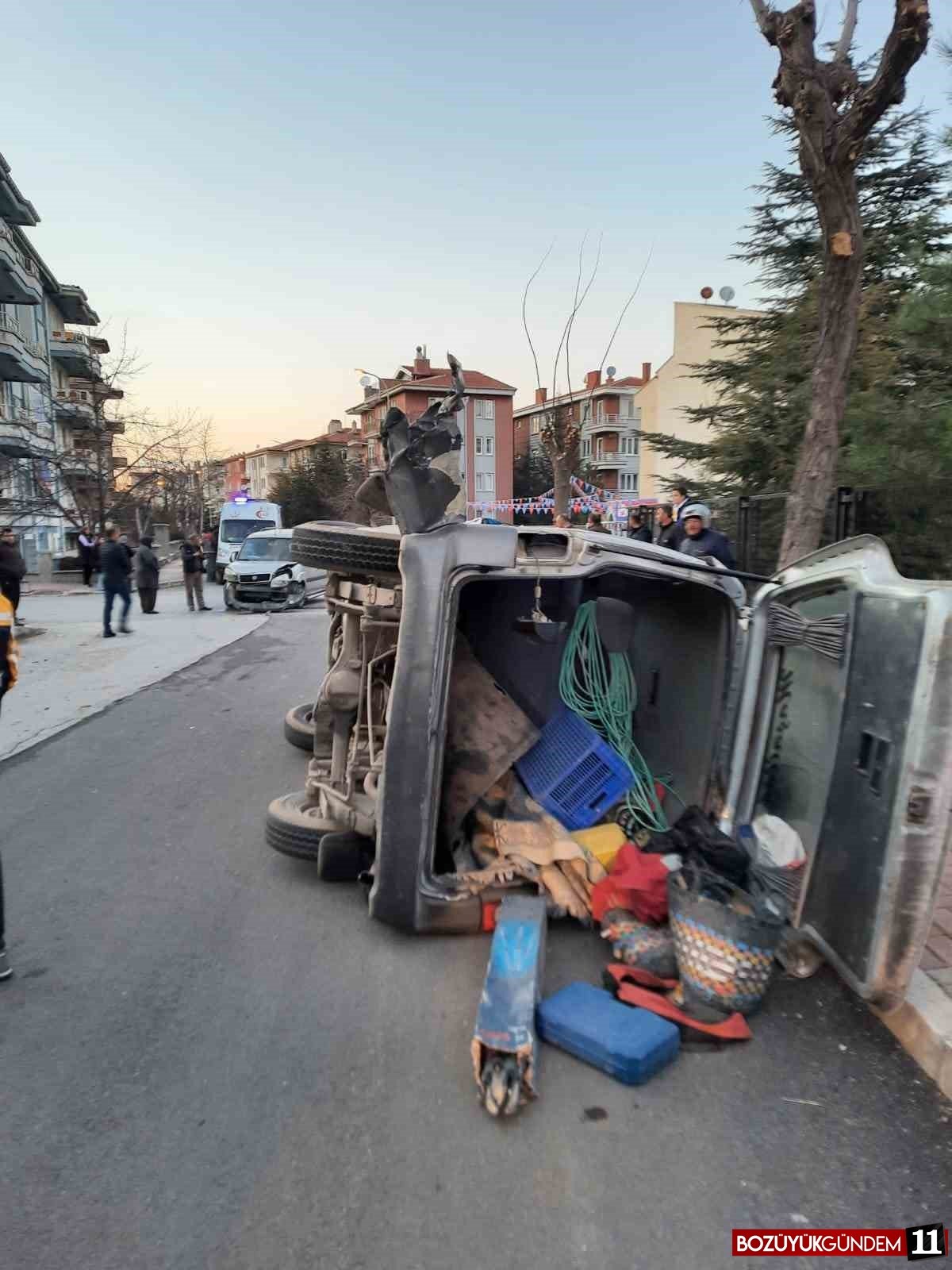 iki-aracin-carpistigi-kazada-4-kisi-yaralandi-395.jpg