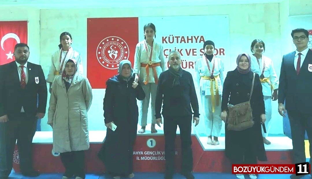 kutahya-ahteri-imam-hatip-ortaokulunun-judo-basarisi-6.jpg