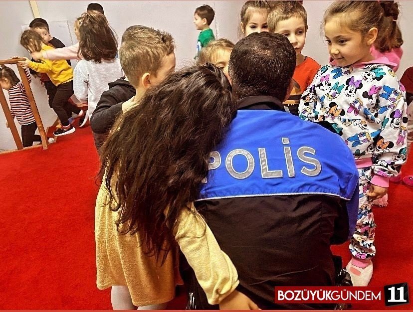 minik-ogrenciler-polis-ekiplerini-tanimaya-devam-ediyor-575.jpg