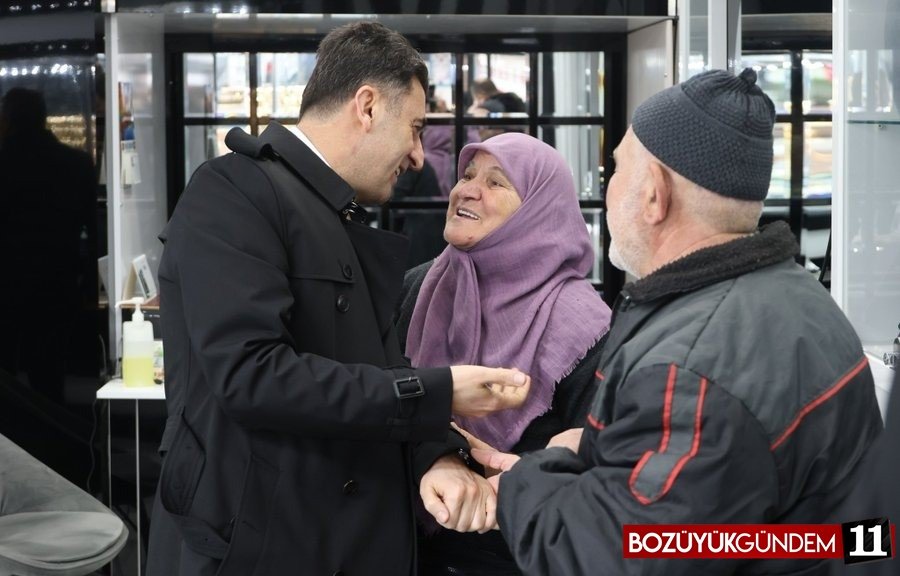 sabah-yuruyusunde-vatandaslarla-bir-araya-geldi-593.jpg