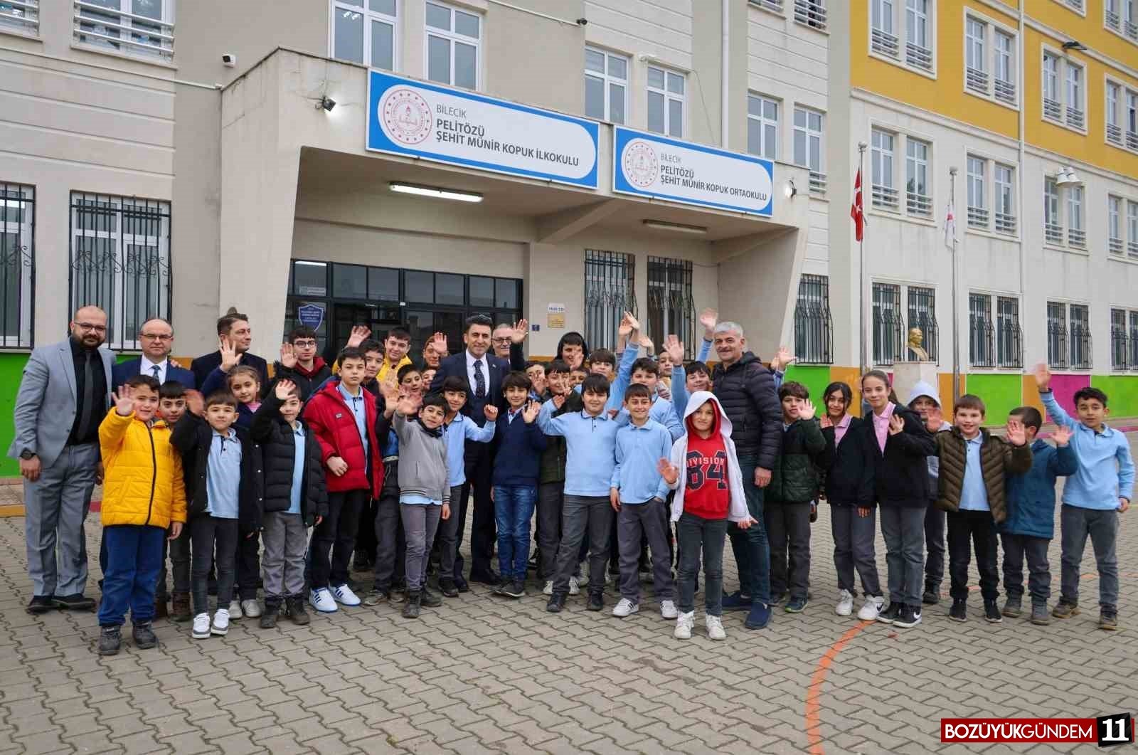 soyledigi-sozlerle-egitime-verdigi-onemi-vurguladi-399.jpg