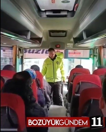 trafik-polislerinden-bilgilendirme-calismasi-381.jpg