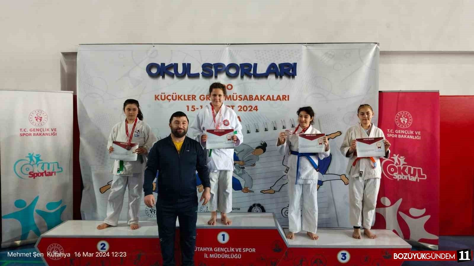 basarili-sporcu-sampiyonluga-imza-atti-3371.jpg