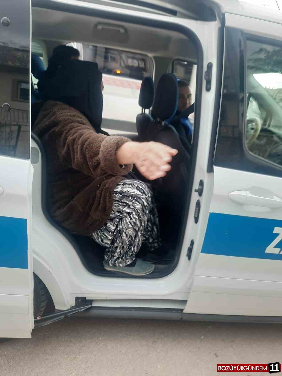 bilecik-te-zabita-ile-corap-satan-kadin-arasinda-gulumseten-diyalog-4170.jpg