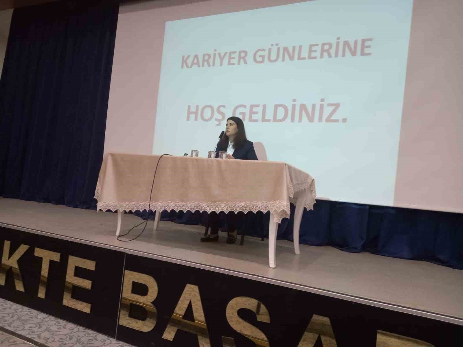 bozuyuk-haber_kariyer-gunlerinde-gencler-meslekler-hakkinda-bilgilendiriliyor-0.jpg
