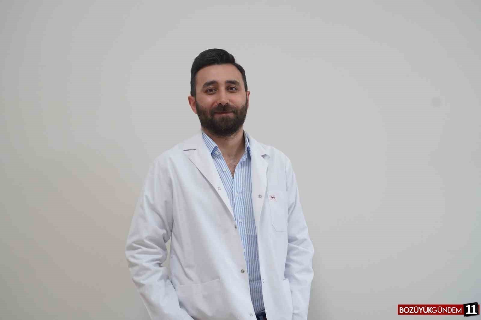 op-dr-mustafa-sahin-hasta-kabulune-basladi-4646.jpg