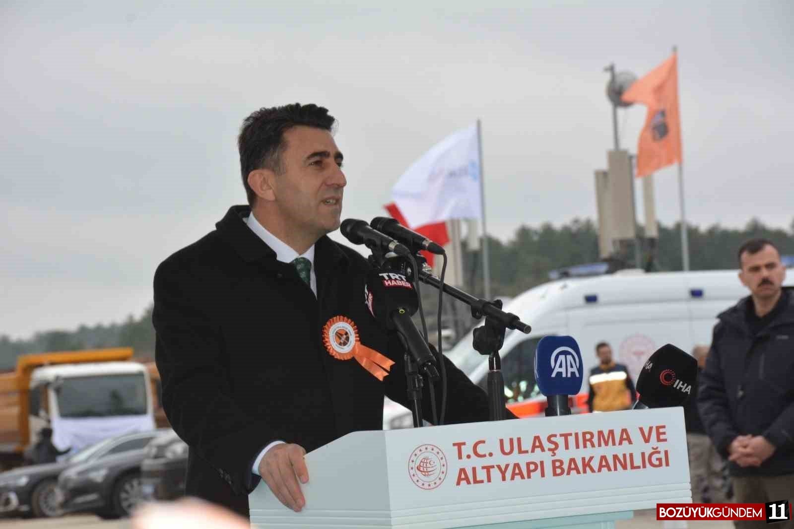 vali-aygol-bilecik-8-organize-sanayi-bolgesiyle-yillik-3-milyar-dolar-uretim-yapan-bir-ildir-3405.jpg
