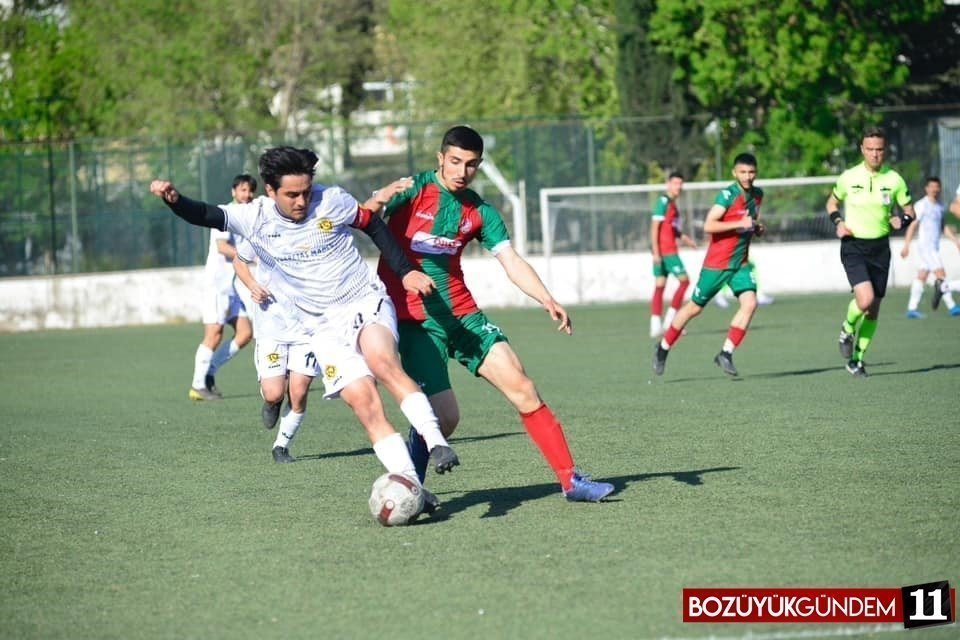 bilecik-1-amator-lig-play-off-musabakalarinda-zorlu-maci-sogutspor-kazandi-7997.jpg