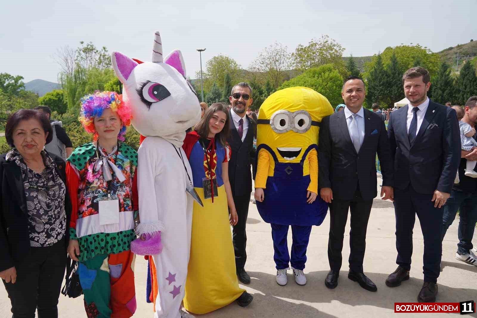 binlerce-cocuk-23-nisan-coskusunu-senlikte-yasadi-8999.jpg