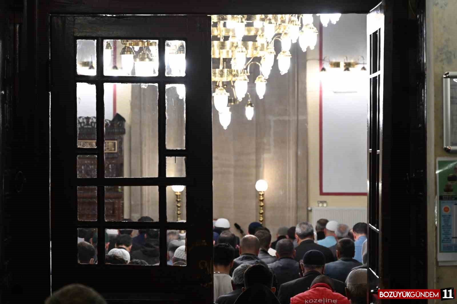 bozuyuk-belediyesi-nden-kadir-gecesi-nde-seker-ikrami-6314.jpg