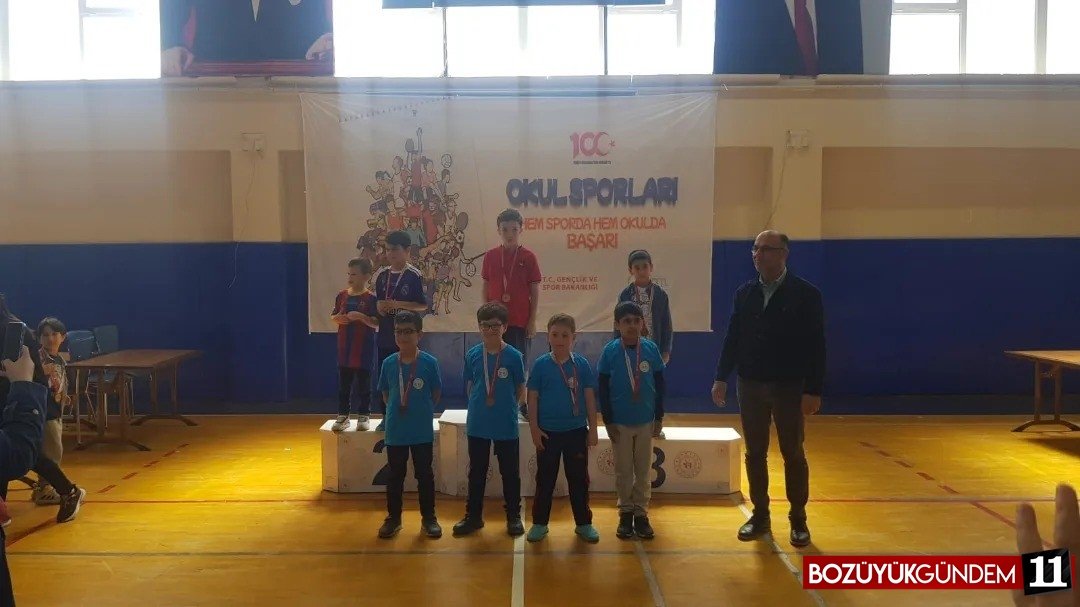 bozuyuk-belediyesi-satranc-sporculari-turnuvadan-madalyalarla-dondu-8588.jpg
