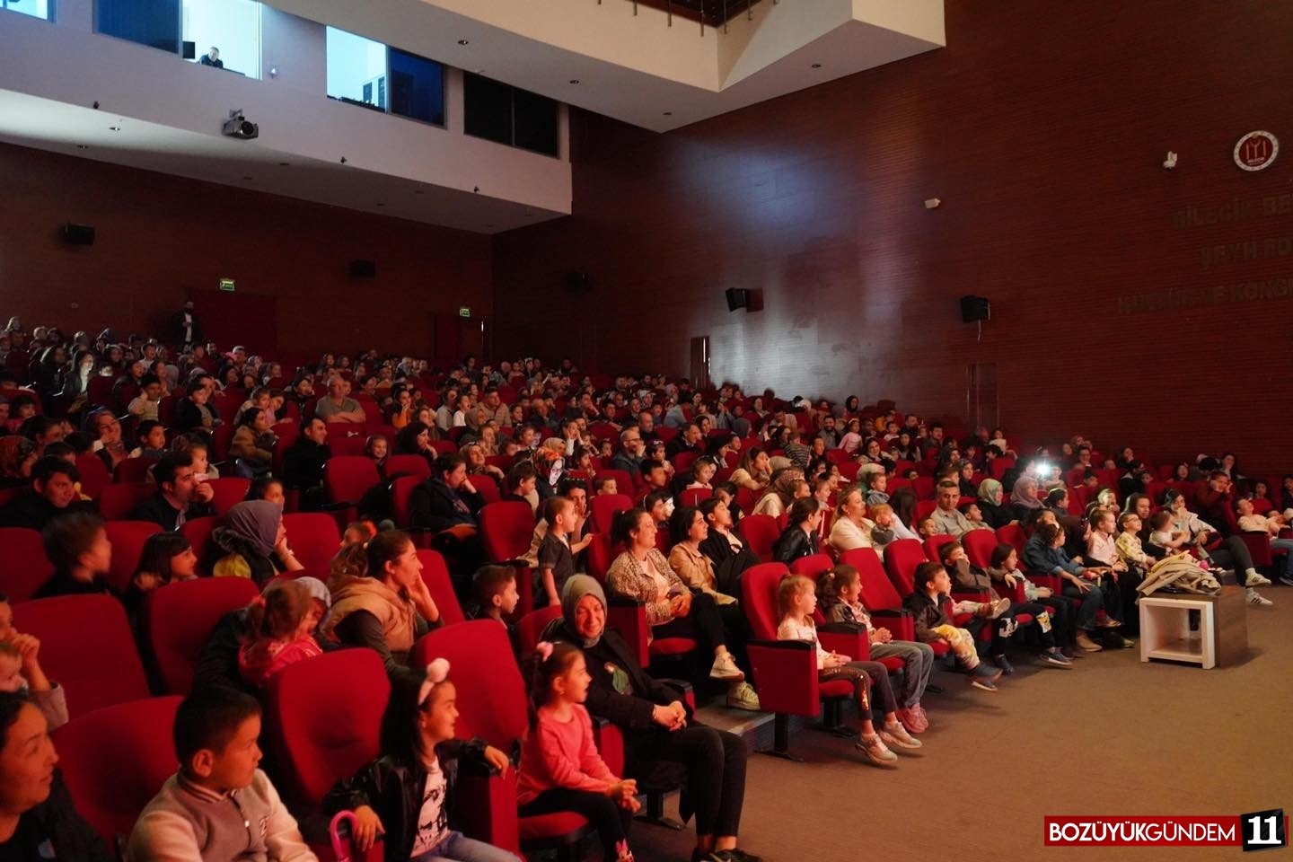 cocuklar-hafta-sonu-muzikal-tiyatro-oyunlariyla-eglendi-8632.jpg