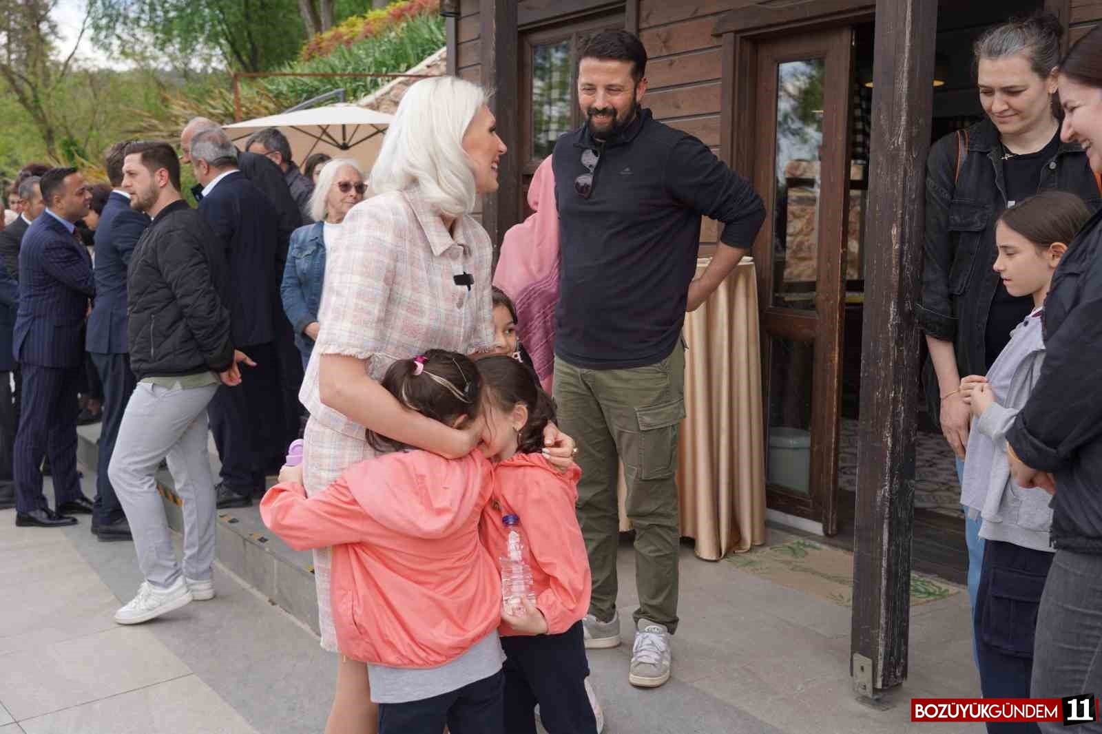 semiha-goncu-kitabevi-ve-kitap-kafe-kapilarini-acti-8526.jpg