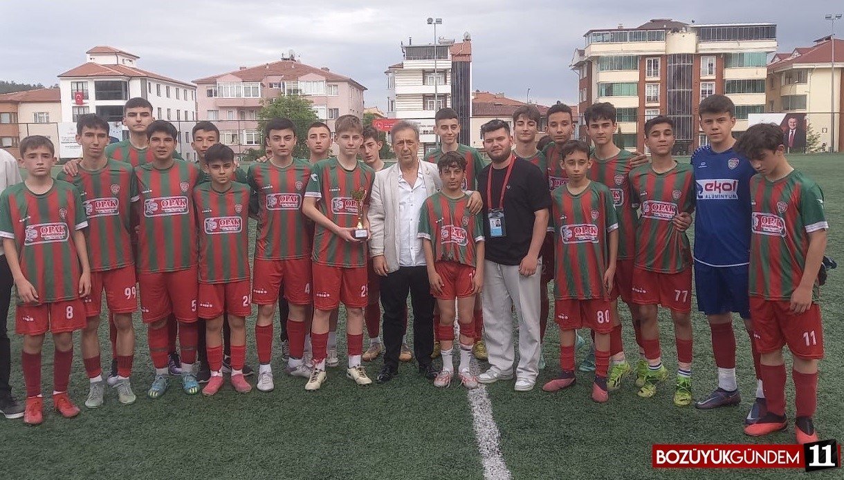 u15-bilecik-gencler-ligi-sampiyonu-belli-oldu-9878.jpg