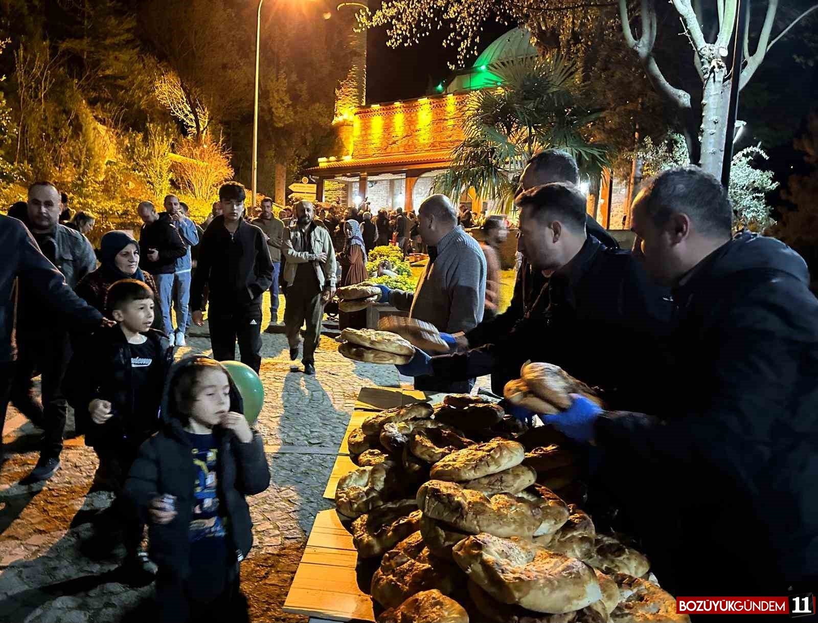 vatandaslara-ramazan-pidesi-dagitildi-6675.jpg