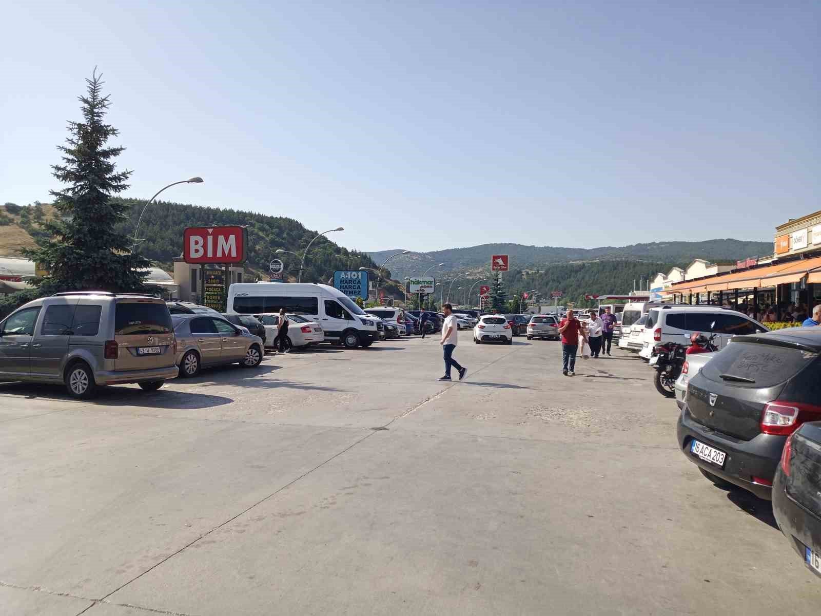 bozuyuk-haber-6163810-binlerce-aracin-gecis-yaptigi-karayolunda-bayram-donusu-yogunlugu-0.jpg