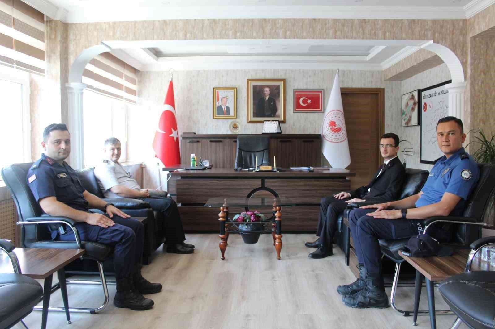 bozuyuk-haber-24108810-kaymakam-tahir-ardal-makaminda-tebrik-ziyaretlerini-kabul-etti-0.jpg