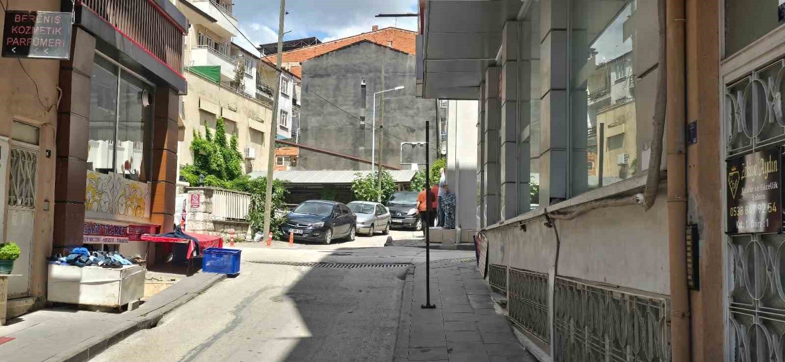 bozuyuk-haber-4995104-bilecik-te-sokak-aralarindaki-direklerden-vatandas-sikayetci-0.jpg