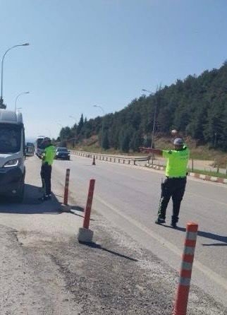 bozuyuk-haber-529658-bilecik-te-1-arac-trafikten-men-edilirken-86-arac-surucusune-143-bin-tl-ceza-0.jpg