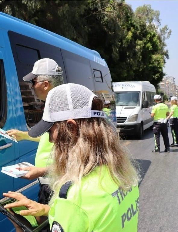 bozuyuk-haber-7310548-bilecik-te-trafik-denetimlerinde-52-surucuye-89-bin-669-tl-para-cezasi-uygulandi-0.jpg