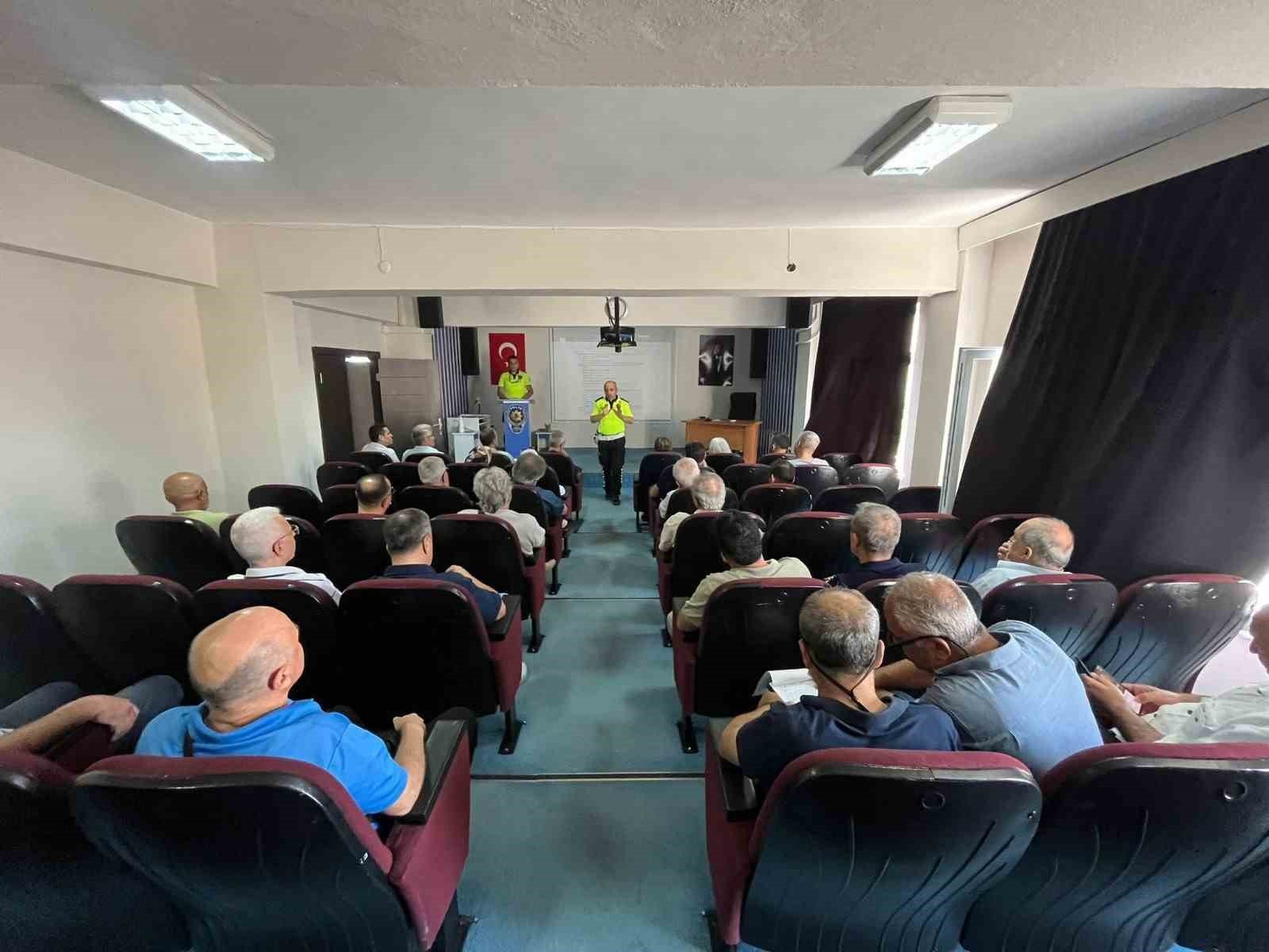 bozuyuk-haber-917728-30-fahri-trafik-mufettisleriyle-degerlendirmeler-yapildi-0.jpg
