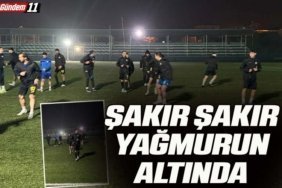 ŞAKIR ŞAKIR YAĞMURUN ALTINDA