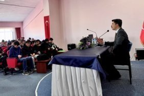 bozuyuk-haber-867532-pazaryeri-kaymakami-kahraman-dan-universiteli-genclere-kariyer-planlama-semineri-0.jpg