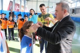bozuyuk-haber-91071069-kaymakam-ozturk-ve-beraberindeki-sampiyonlara-destek-0.jpg