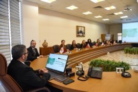 bozuyuk-haber-2310955-bseu-rektoru-kaplancikli-seramik-ve-cam-bolumu-ogrencilerini-kabul-etti-0.jpg
