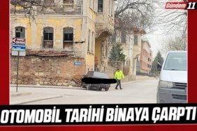 Otomobil Tarihi Binaya Çarptı