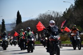 bozuyuk-haber-1043941-ertugrul-gazi-turbesi-nden-alinan-toprak-ve-turk-bayragi-canakkale-ye-gonderildi-0.jpg